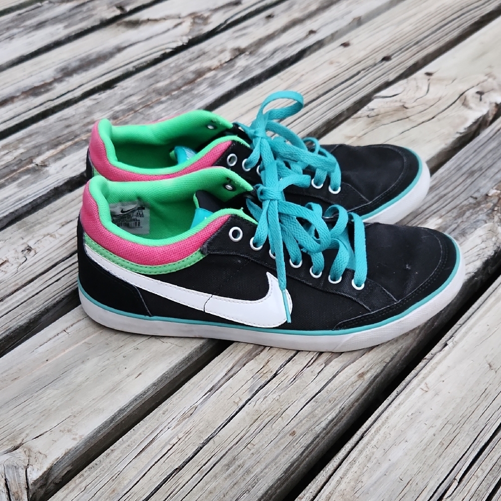 Nike Capri III Black and Pink Sneakers 7.5 Skater Tennis Shoe Canvas Retro 90s